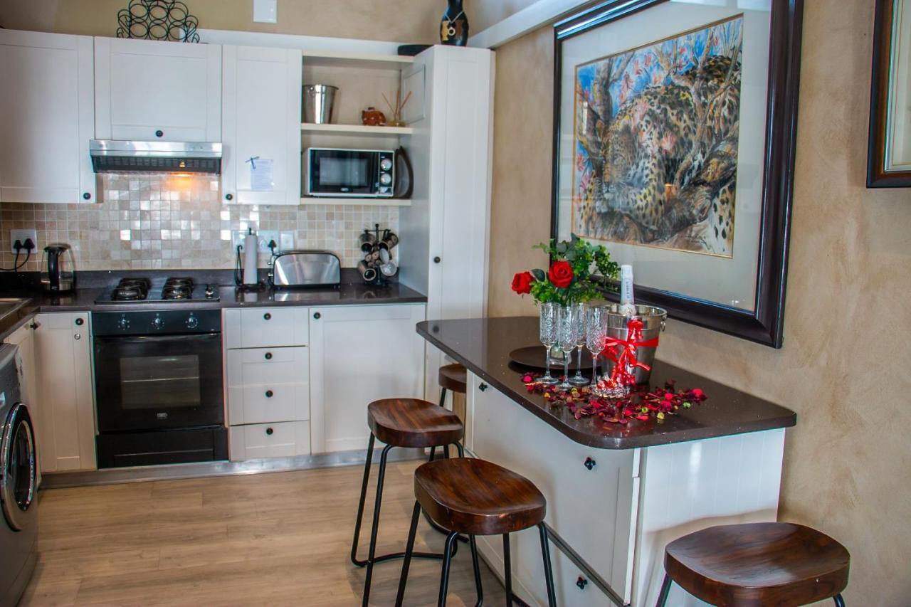185 On Beach Boutique Suites Gordons Bay Bagian luar foto
