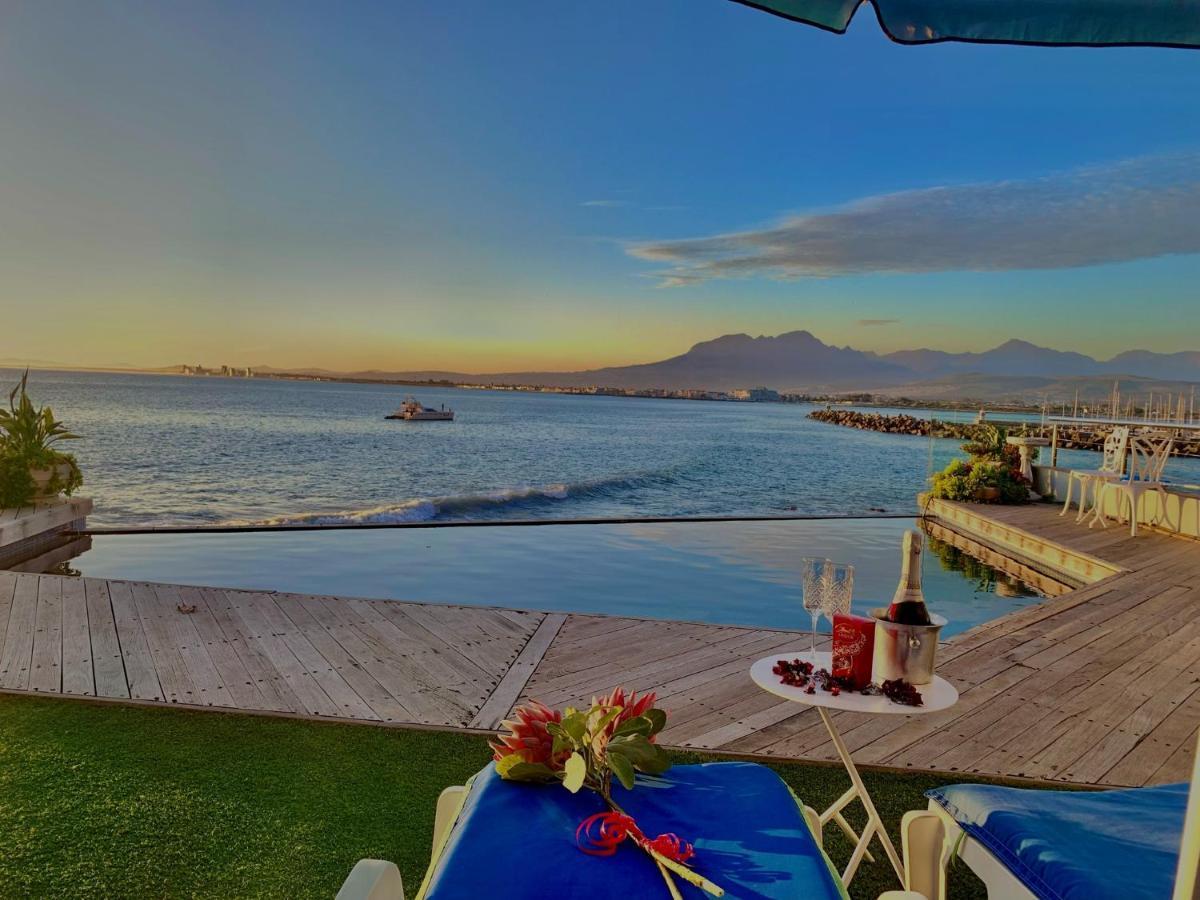 185 On Beach Boutique Suites Gordons Bay Bagian luar foto