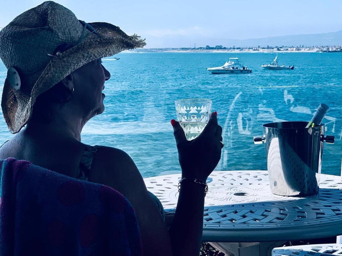 185 On Beach Boutique Suites Gordons Bay Bagian luar foto