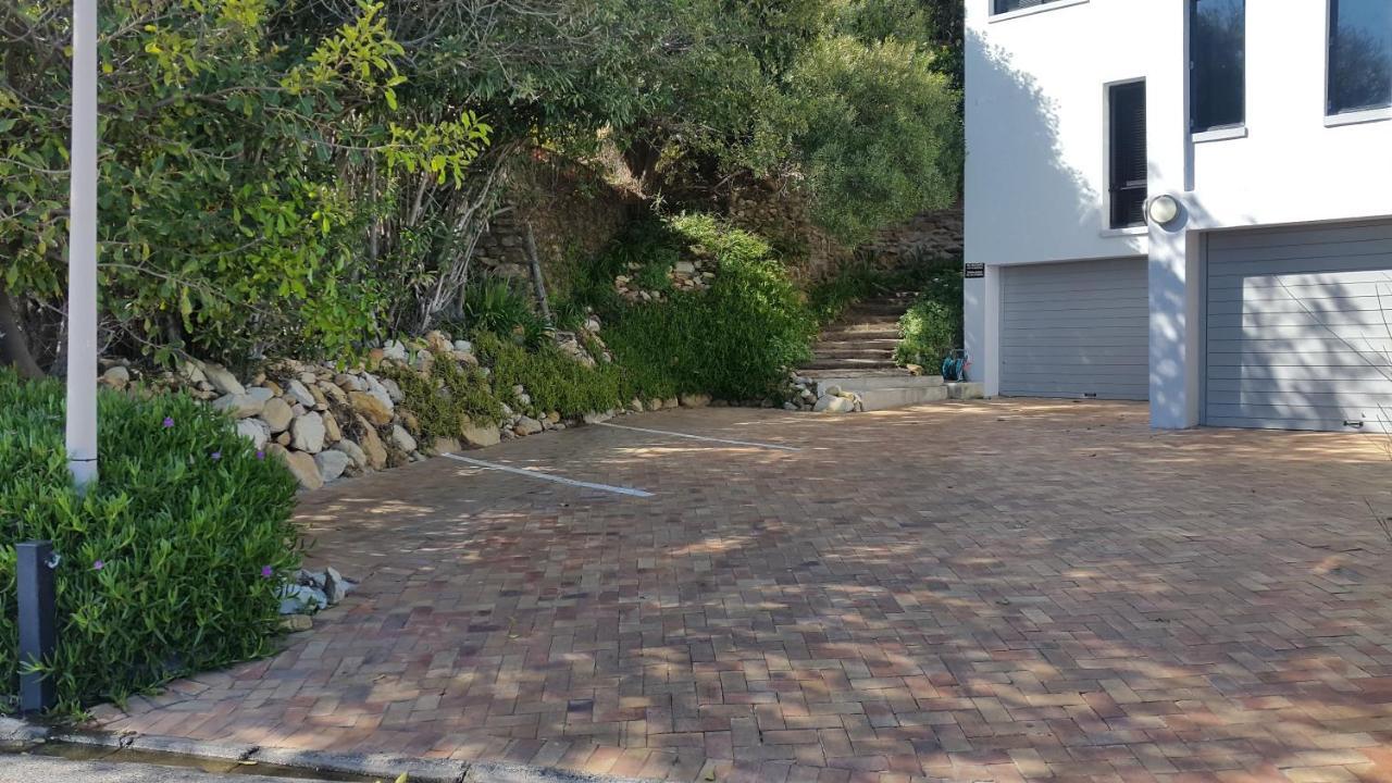 185 On Beach Boutique Suites Gordons Bay Bagian luar foto