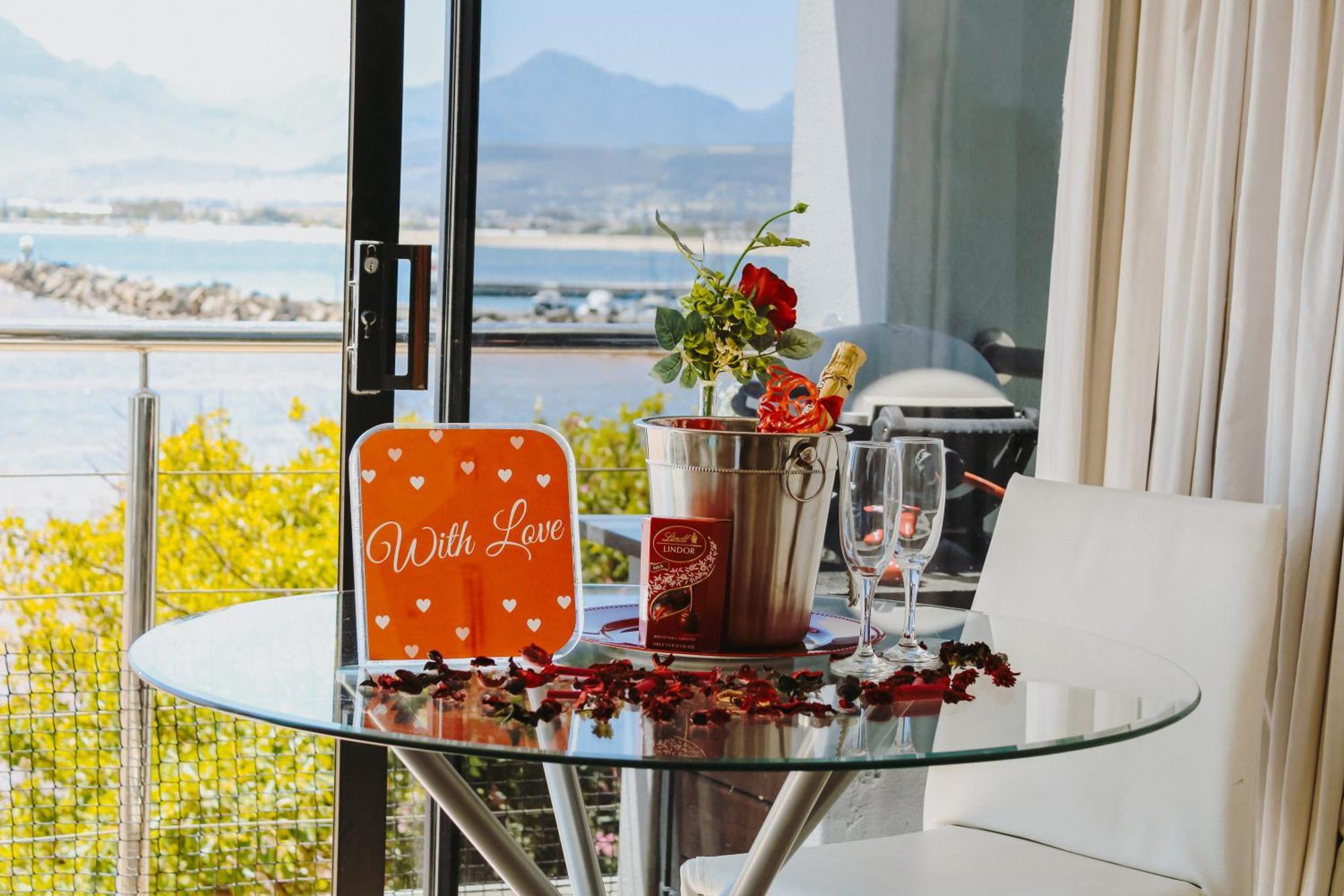 185 On Beach Boutique Suites Gordons Bay Bagian luar foto