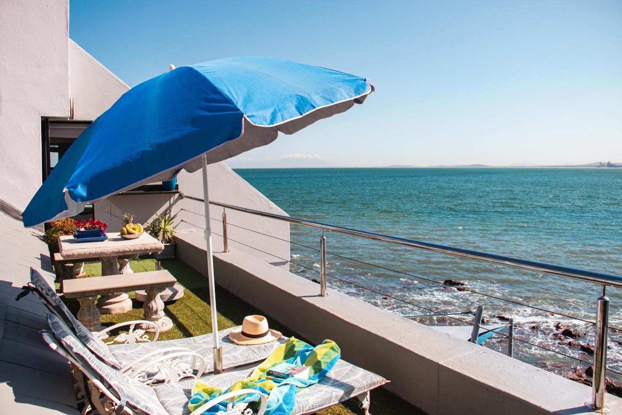 185 On Beach Boutique Suites Gordons Bay Bagian luar foto