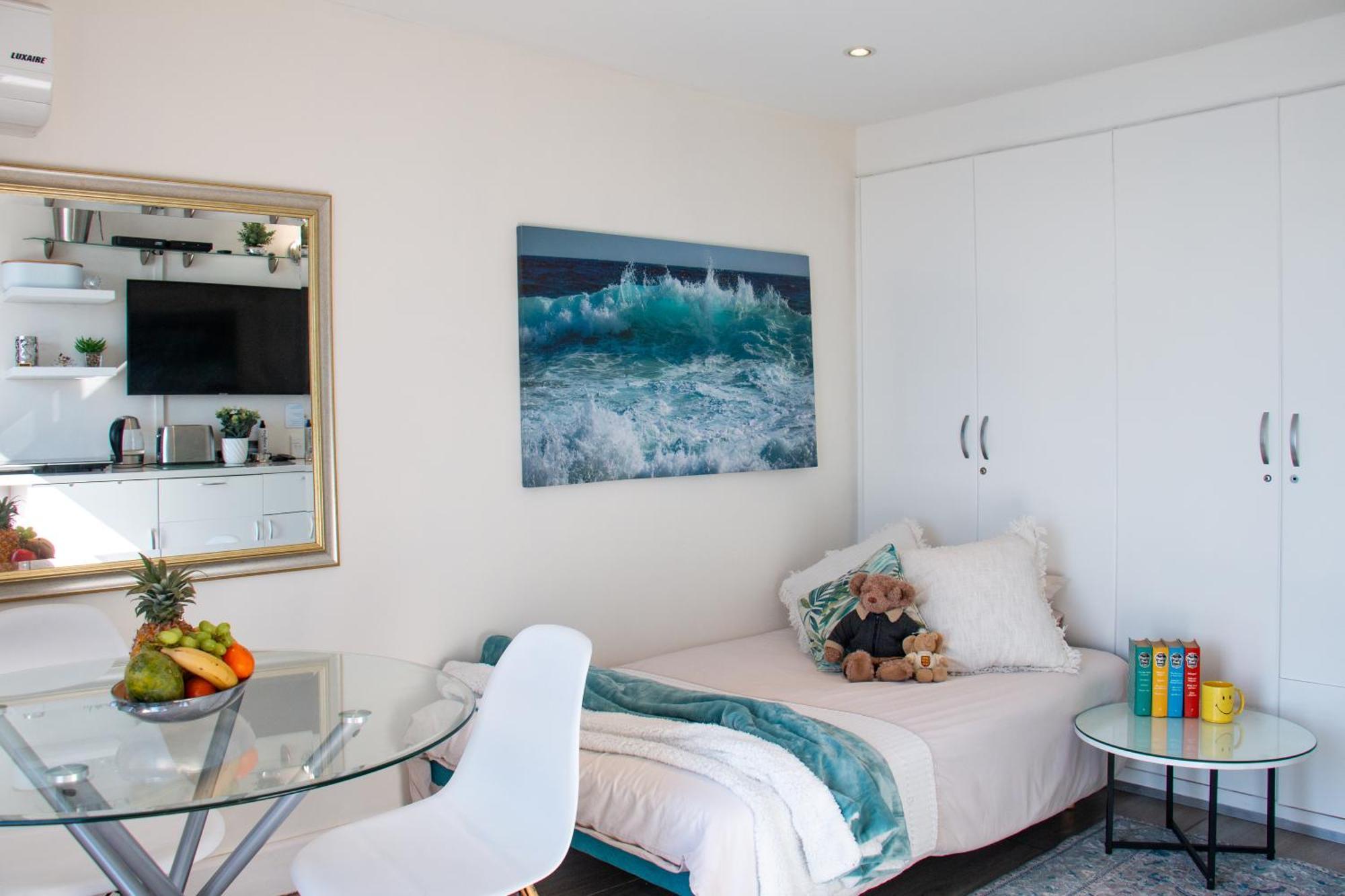 185 On Beach Boutique Suites Gordons Bay Bagian luar foto