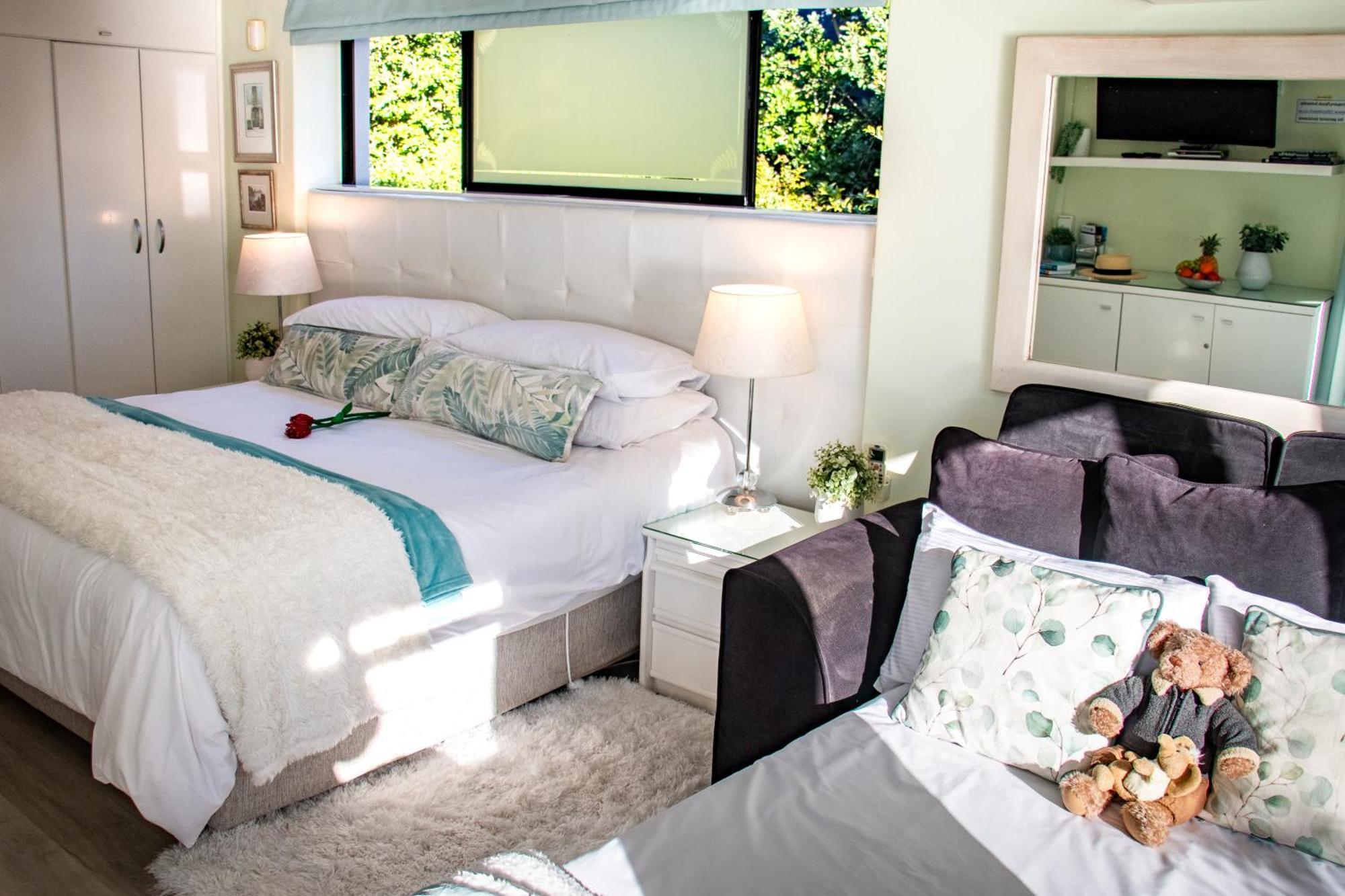 185 On Beach Boutique Suites Gordons Bay Bagian luar foto