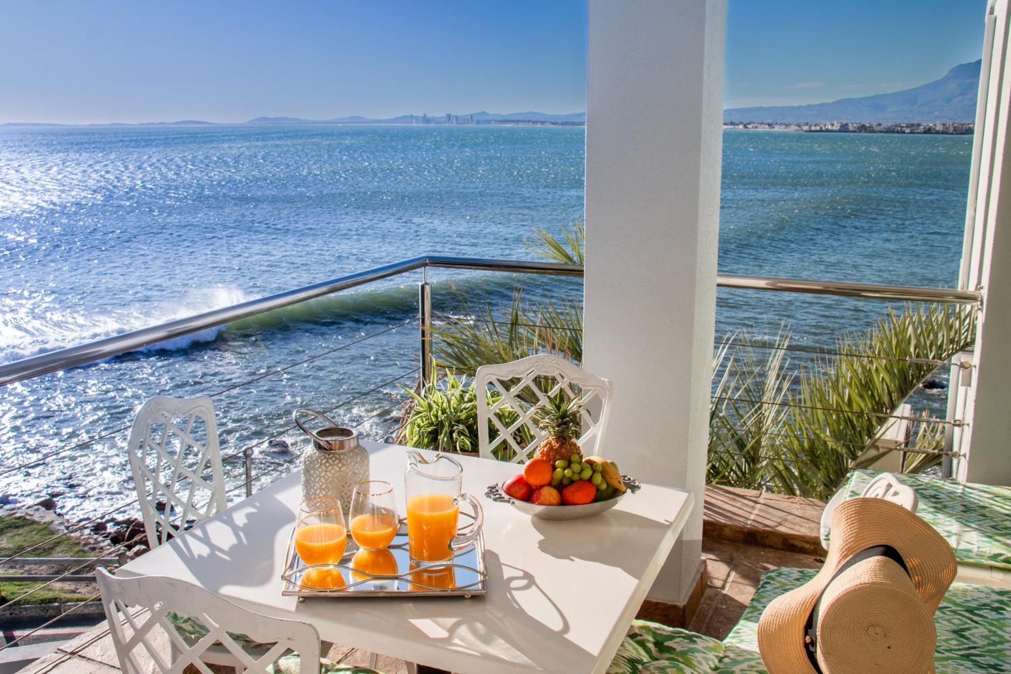185 On Beach Boutique Suites Gordons Bay Bagian luar foto