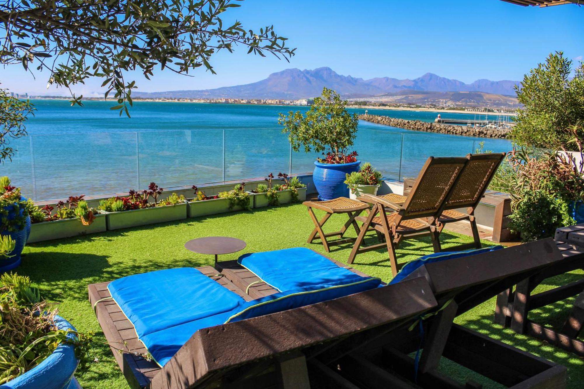 185 On Beach Boutique Suites Gordons Bay Bagian luar foto