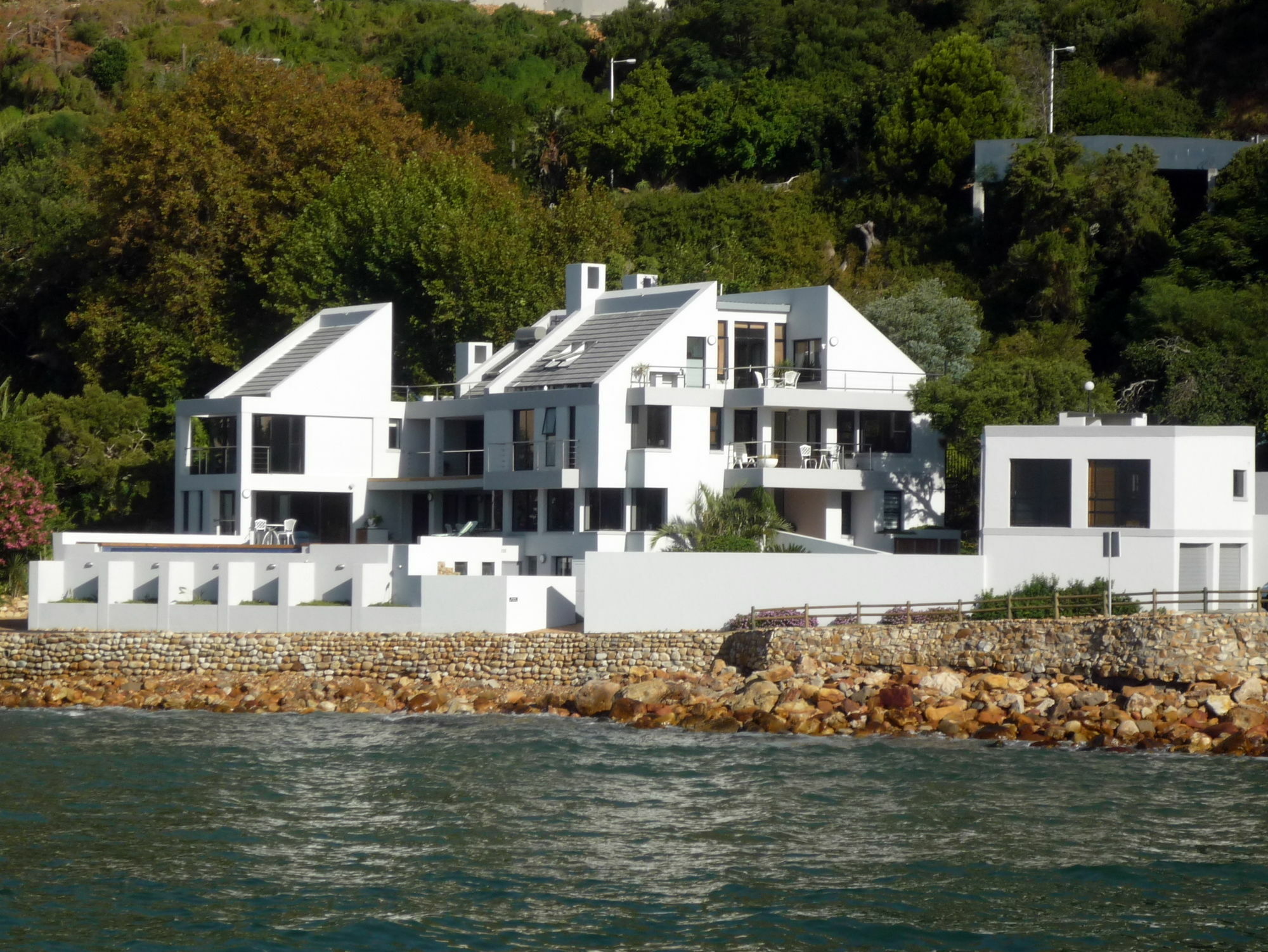 185 On Beach Boutique Suites Gordons Bay Bagian luar foto